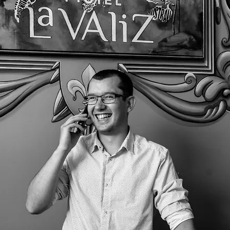 Szálloda La Valiz Lille