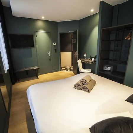 Szálloda La Valiz Lille